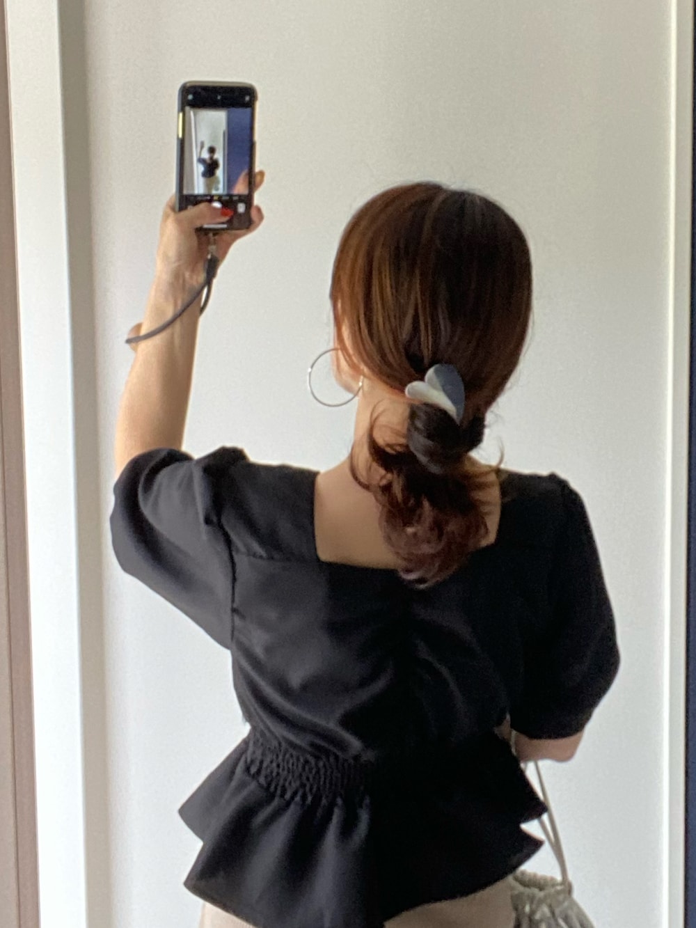 「シンプル、タイトスカート、ロングスカート、リブスカート、パフスリーブ、ベージュ×ブラック、厚底サンダル、黒サンダル」｜「ZARAのアイテム（サンダル、ブラック系）」を使った、𝑒𝑟𝑖𝑐𝑎さん（レディース・157cm）の夏コーディネートの2枚目の写真