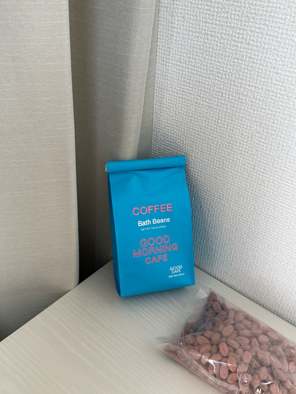 イエロー系のルームフレグランス/お香、その他のハンドケア/ハンドクリーム、ベージュ系の水筒を着用したレディースの冬コーディネートの5枚目の写真