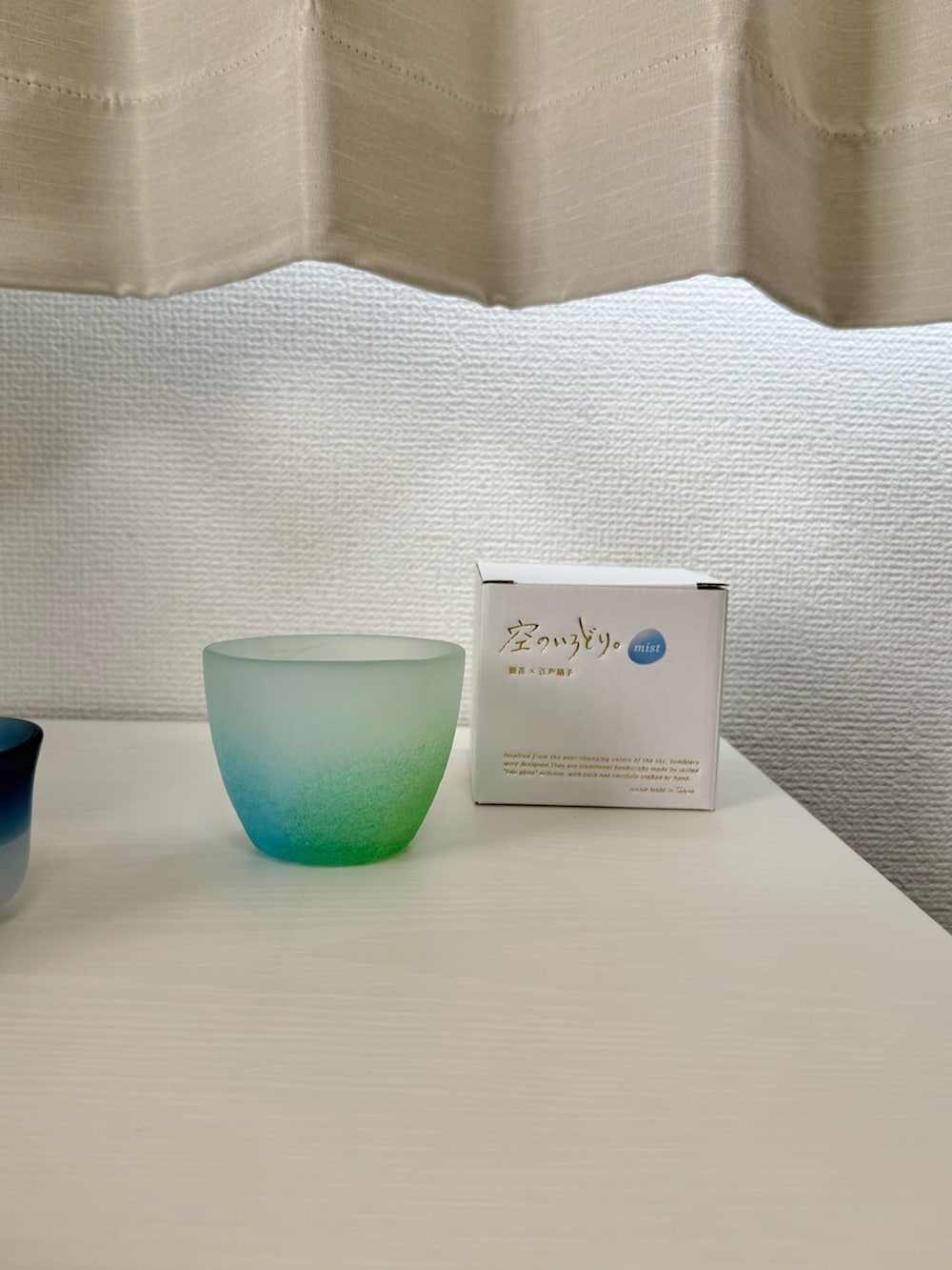 ホワイト系のグラス/マグカップ/タンブラー、グレー系の食器、その他のグラス/マグカップ/タンブラーを着用したレディースの夏コーディネートの5枚目の写真