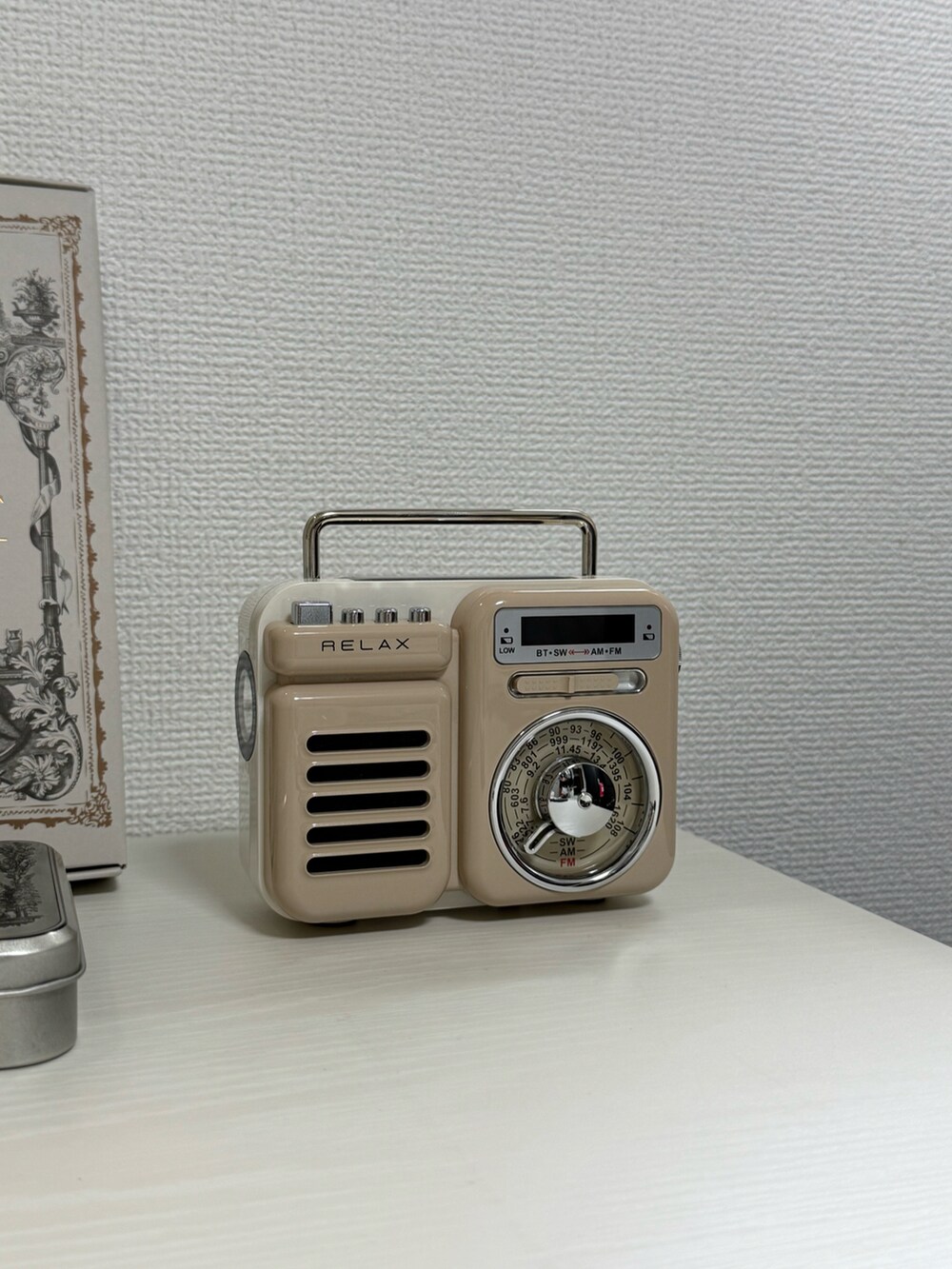 その他のルームフレグランス/お香、ベージュ系のスピーカー、その他のインテリア雑貨を着用したレディースの冬コーディネートの3枚目の写真