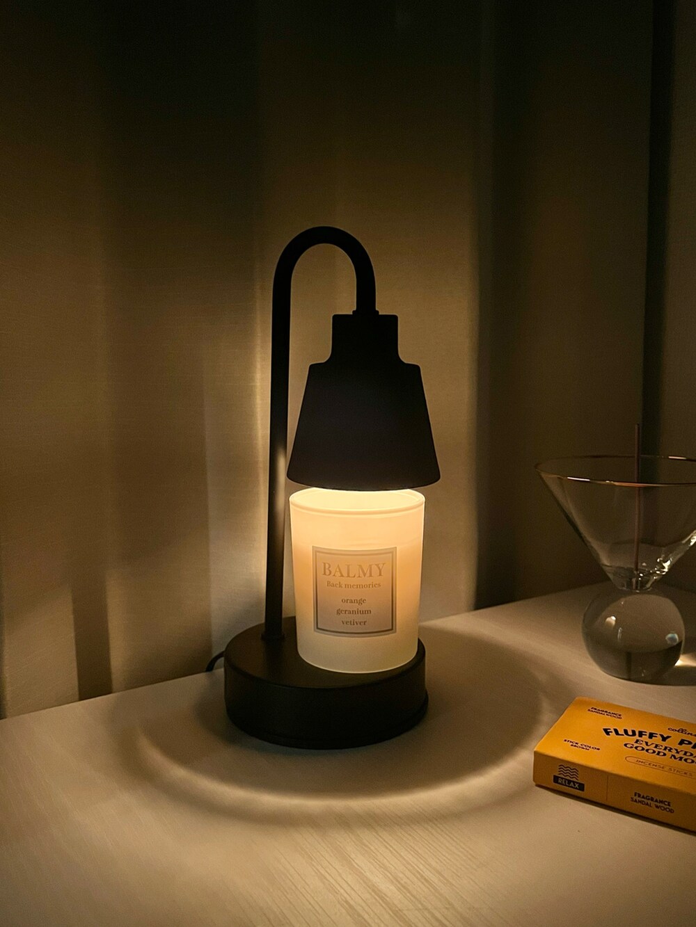 その他のルームフレグランス/お香、その他のインテリア雑貨、ブラック系のキャンドルを着用したレディースの夏コーディネートの3枚目の写真