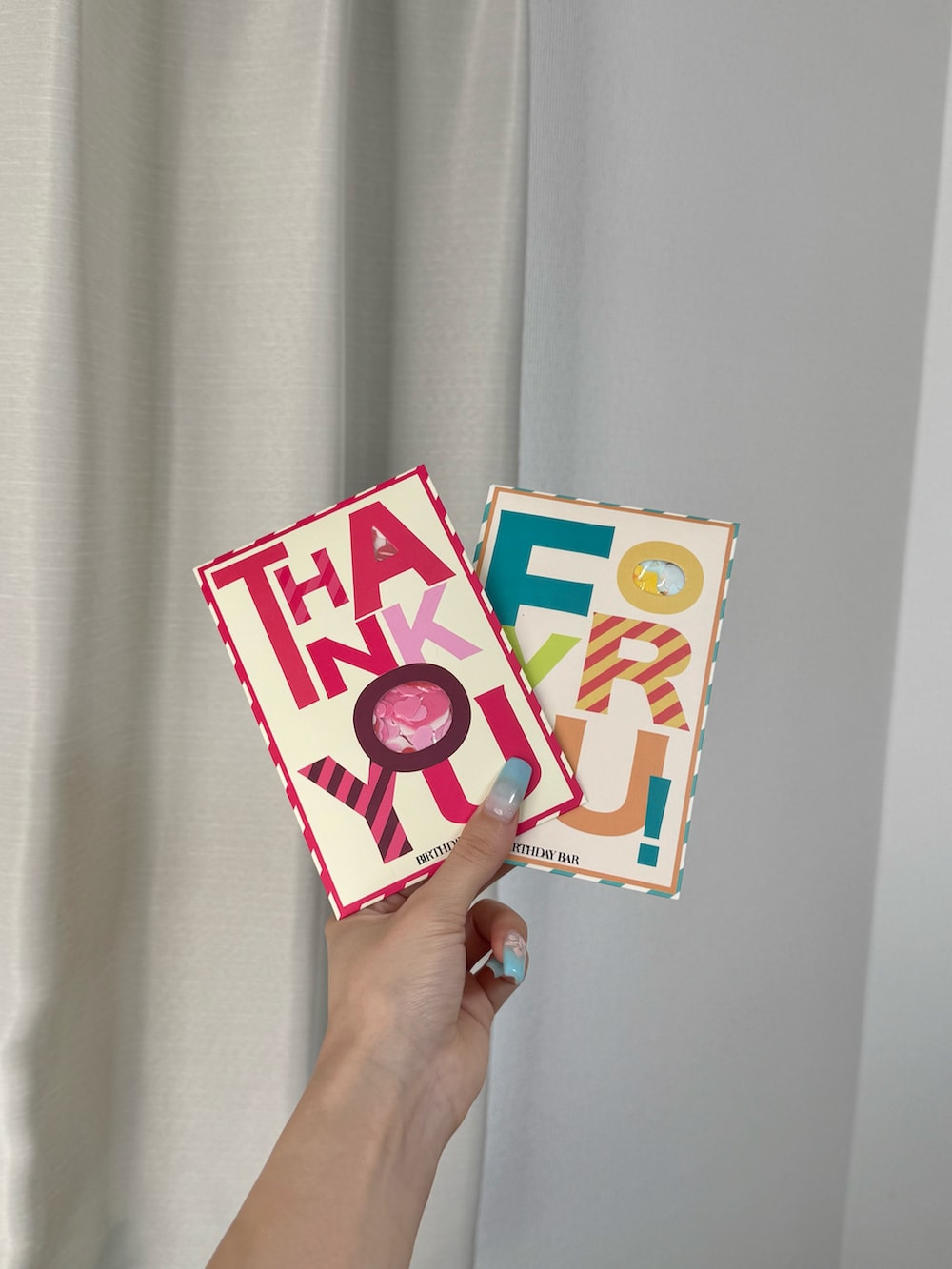 ピンク系のオーラルケア/歯磨きグッズ、ブルー系のハンドケア/ハンドクリーム、グリーン系の入浴剤・バスケアを着用したレディースの夏コーディネートの5枚目の写真