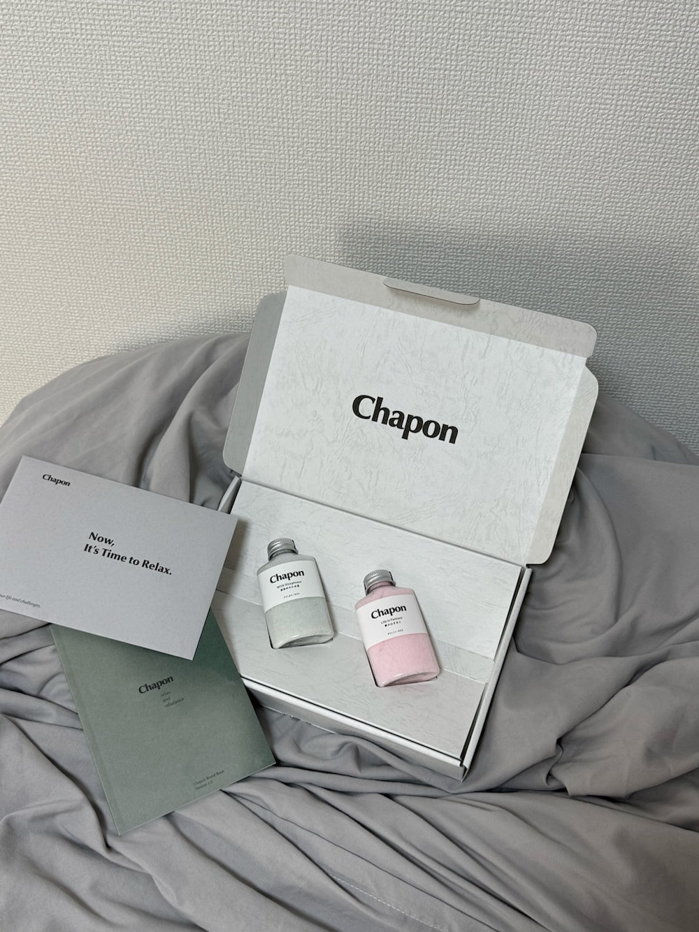 その他のルームフレグランス/お香、その他の入浴剤・バスケア、ホワイト系のボディスクラブ/ピーリングを着用したレディースの春コーディネートの4枚目の写真