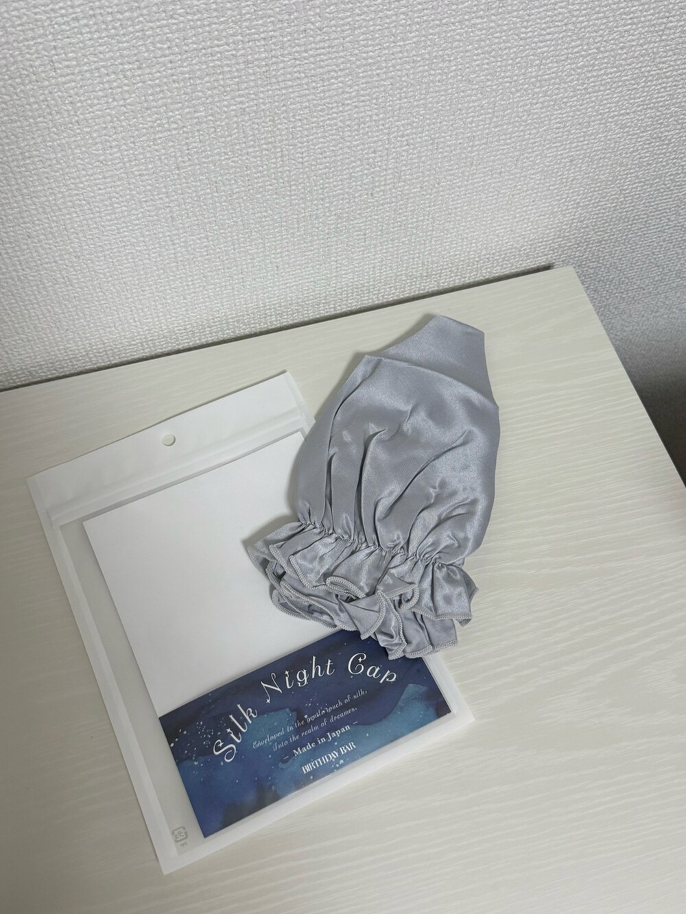 ホワイト系の美容器具、ホワイト系のヘアオイル/ヘアミルク、その他のヘアスタイリング/ヘアワックスを着用したレディースの夏コーディネートの5枚目の写真