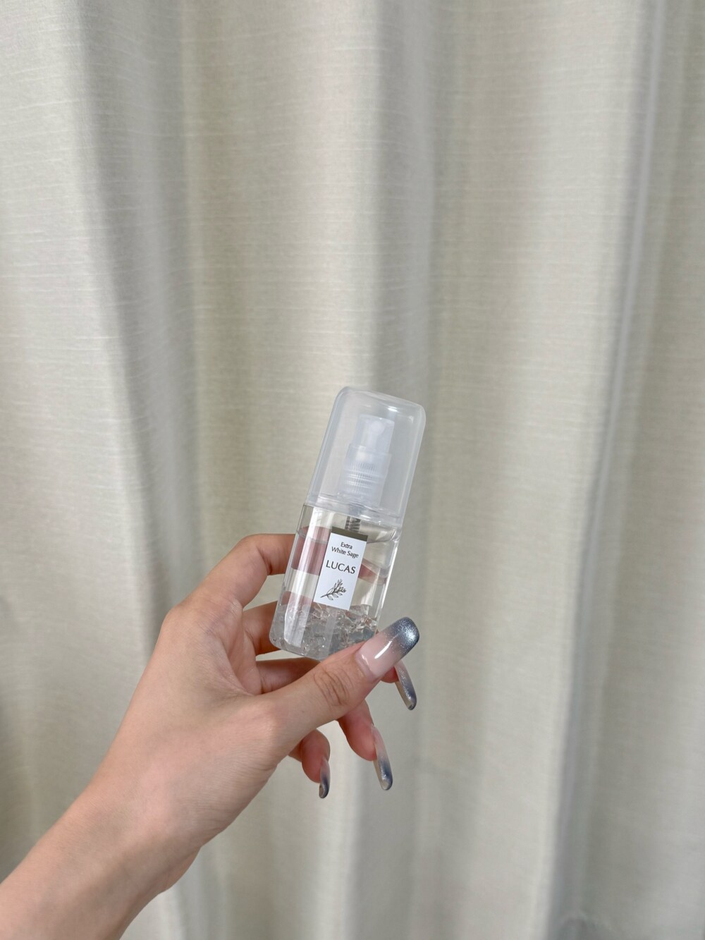 ピンク系の香水、ベージュ系の照明、その他のルームフレグランス/お香を着用したレディースの夏コーディネートの5枚目の写真