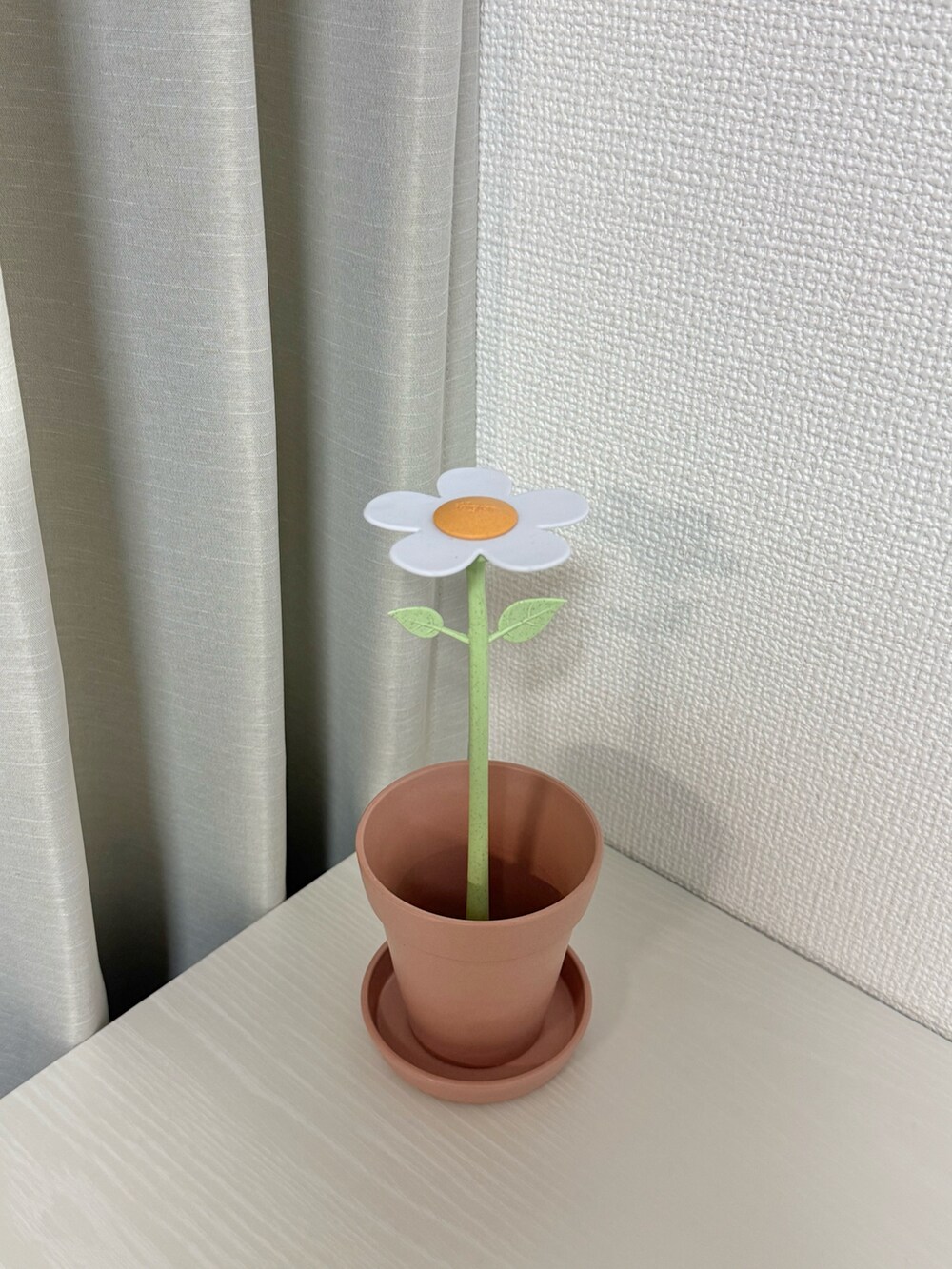 ブルー系のグラス/マグカップ/タンブラー、ブルー系の入浴剤・バスケアを着用したレディースの春コーディネートの3枚目の写真