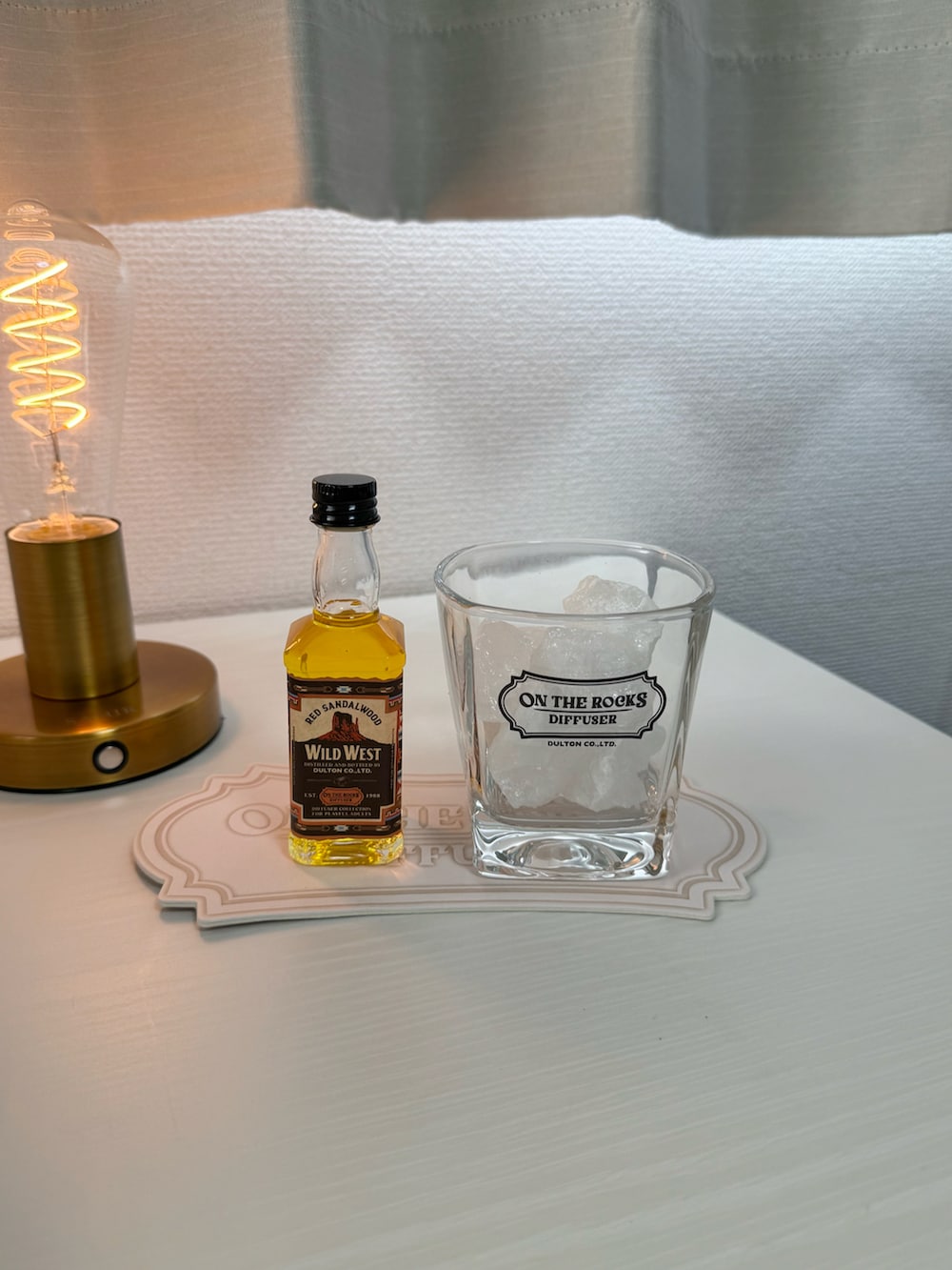 その他の入浴剤・バスケア、ホワイト系の香水、ゴールド系の照明を着用したレディースの秋コーディネートの3枚目の写真