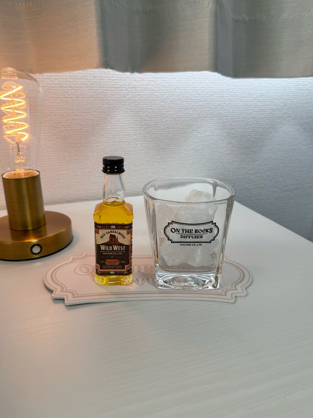 その他のルームフレグランス/お香、ベージュ系のスピーカー、その他のインテリア雑貨を着用したレディースの冬コーディネートの2枚目の写真