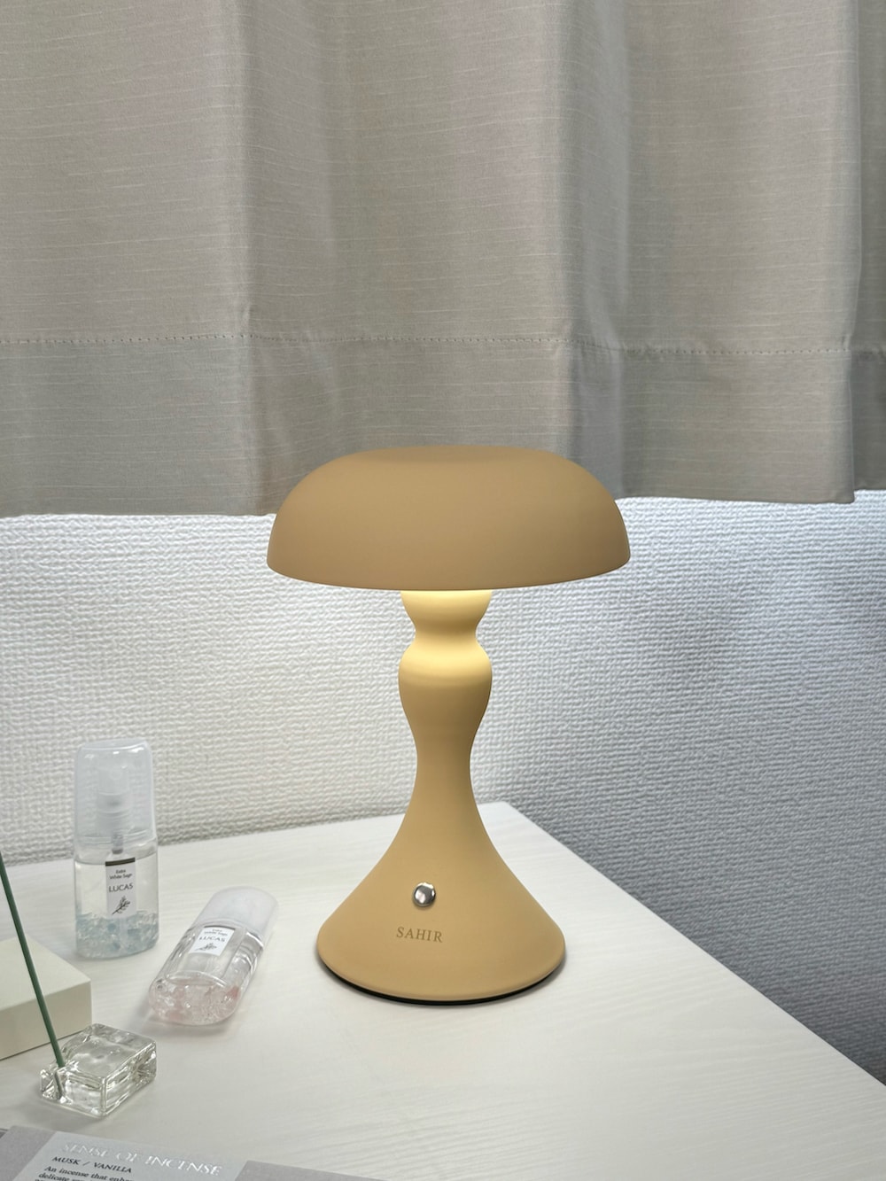 ピンク系の香水、ベージュ系の照明、その他のルームフレグランス/お香を着用したレディースの夏コーディネートの2枚目の写真