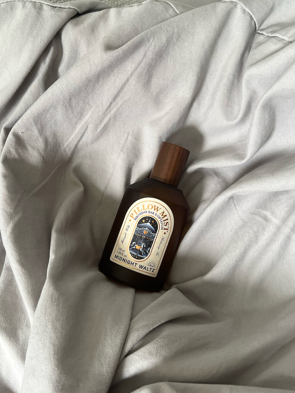 パープル系のブランケット、その他の入浴剤・バスケア、グリーン系のボディケア/ボディクリームを着用したレディースの秋コーディネートの3枚目の写真