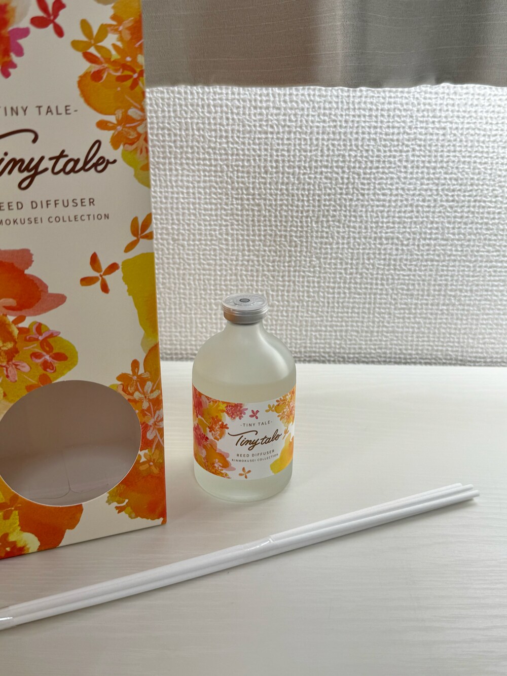 オレンジ系のルームフレグランス/お香、ブルー系のルームフレグランス/お香、その他のルームフレグランス/お香を着用したレディースの秋コーディネートの2枚目の写真