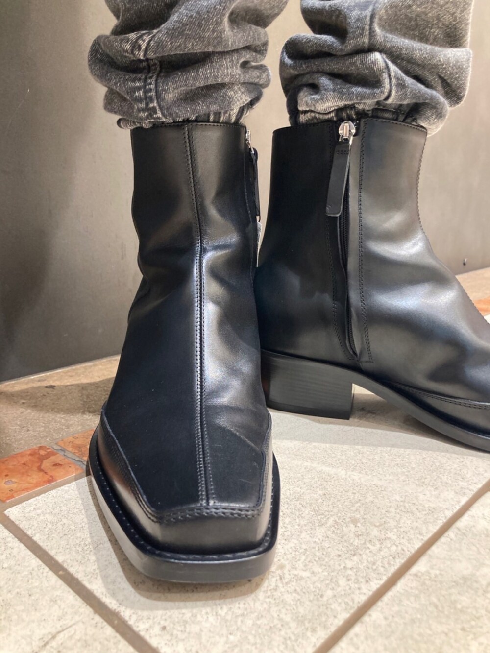 「8月、DIESELみなとみらい」｜「DIESELのFW22 レディース トラックデニム カーゴ ブラック（デニムパンツ、ブラック系）」を使った、Yunaさん（レディース・170cm）の夏コーディネートの3枚目の写真