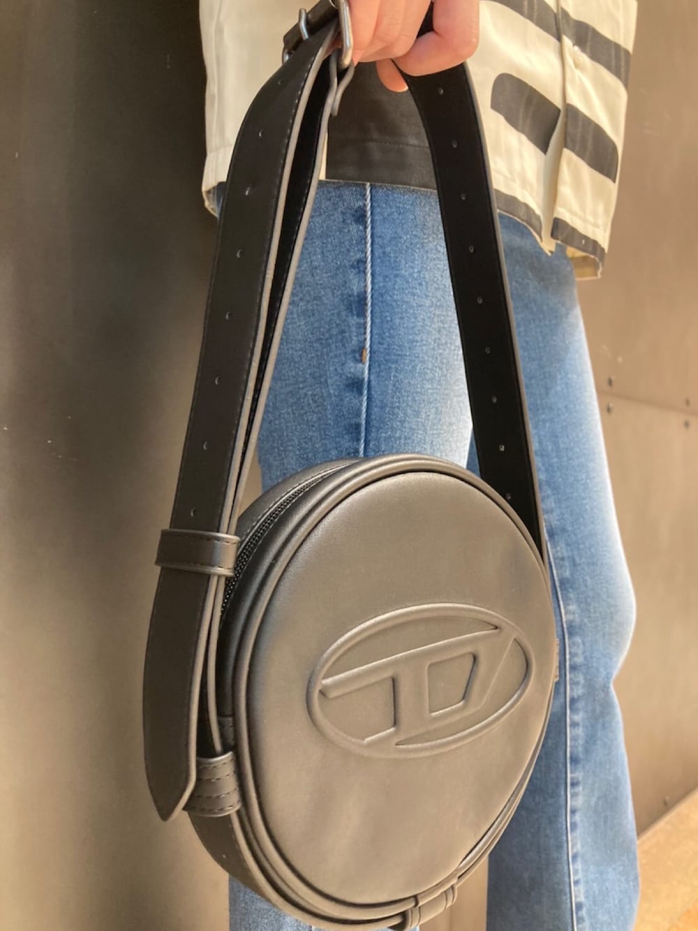 「６月、Diesel、DIESELみなとみらい」｜「DIESELのアイテム（シャツ/ブラウス、ホワイト系）」を使った、Yunaさん（レディース・170cm）の夏コーディネートの2枚目の写真