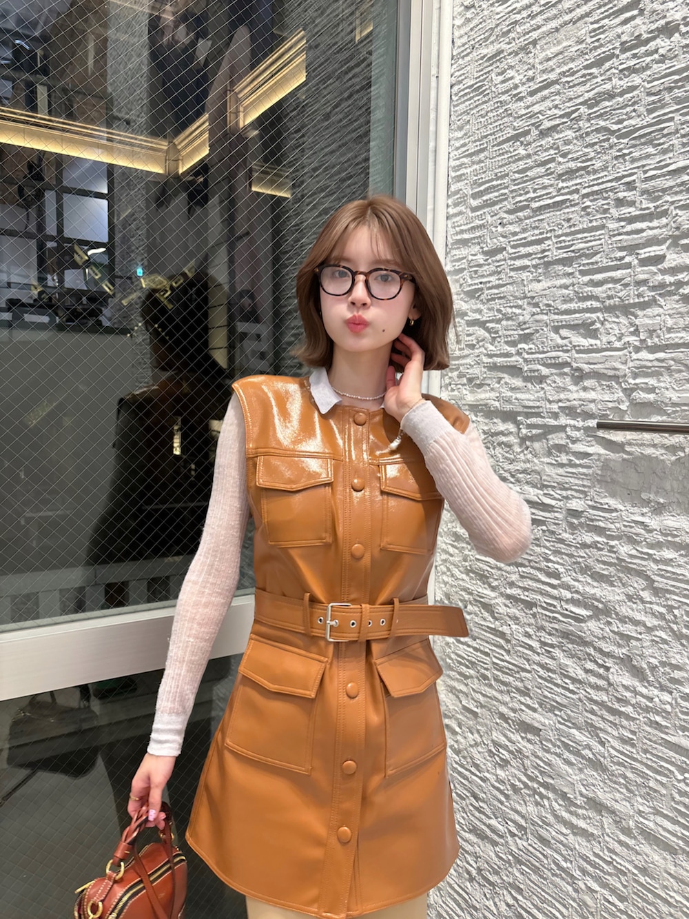 「H&Mのアイテム（ワンピース/ドレス、ブラウン系）」を使った、yuklaly_さん（レディース・160cm）の春コーディネートの2枚目の写真