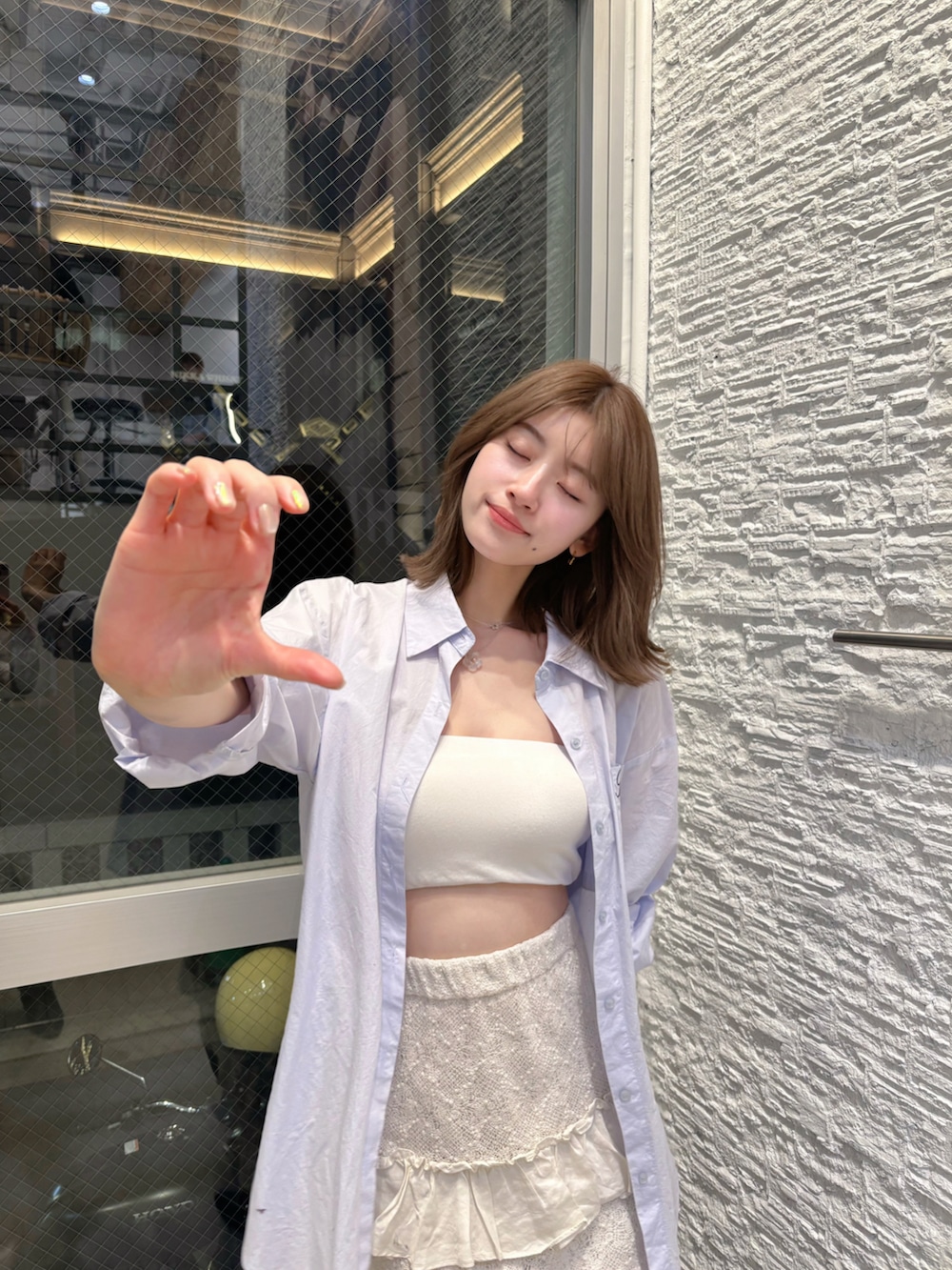 「ponponのアイテム（シャツ/ブラウス、ブルー系）」を使った、yuklaly_さん（レディース・160cm）の冬コーディネートの2枚目の写真
