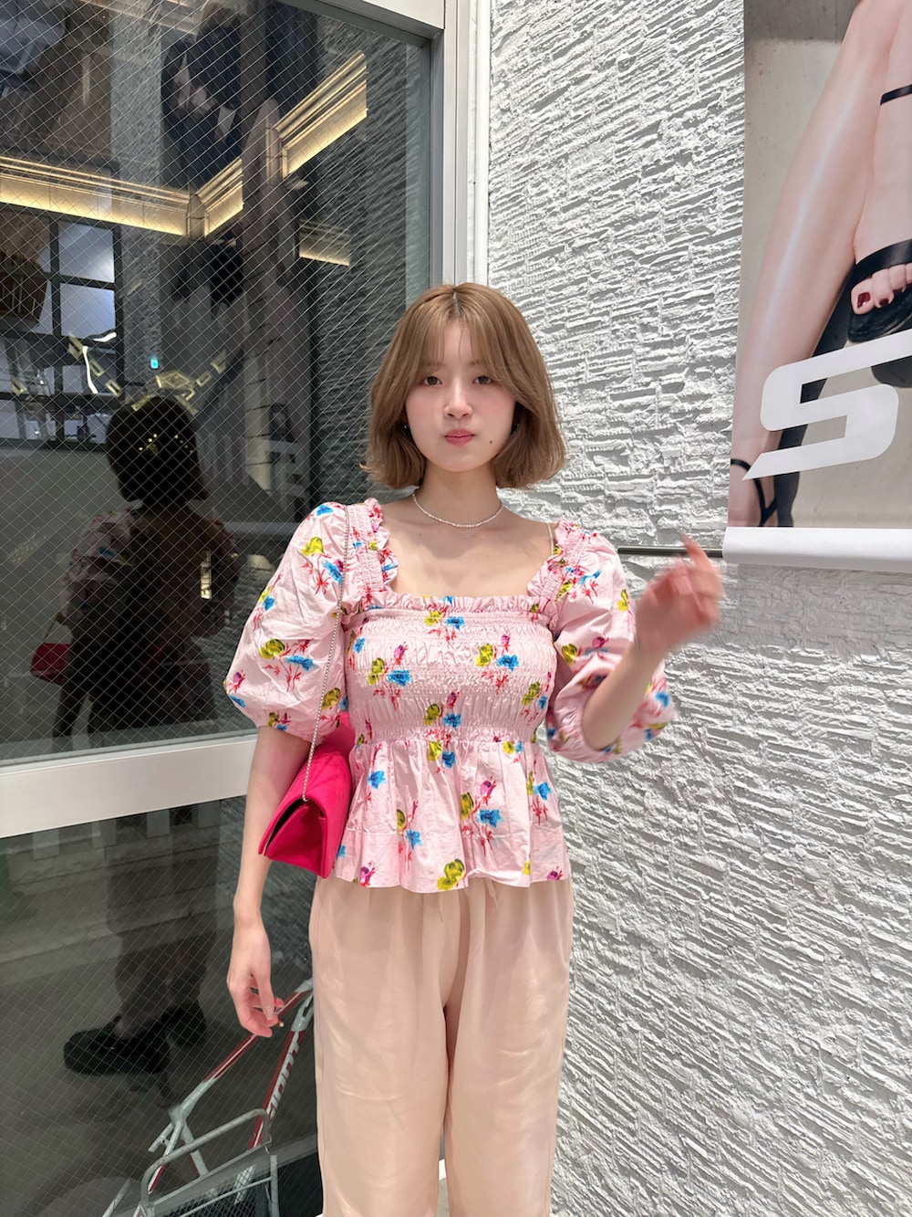 「yaeのMultiway slender bag／マルチウェイスレンダーバッグ（ショルダーバッグ、ピンク系）」を使った、yuklaly_さん（レディース・160cm）の冬コーディネートの2枚目の写真
