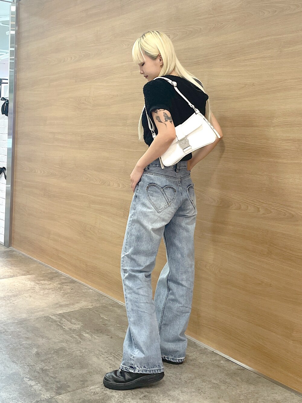 「x-girl、x-girl_ootd、エックスガール、ootd、コーデ、秋、秋コーデ、デニムコーデ、ジッパー付きトップス」｜「X-girlのTELLY CLOTH ZIP UP HOODIE（パーカー、ブラック系）」を使った、RUIさん（レディース・160cm）の夏コーディネートの2枚目の写真