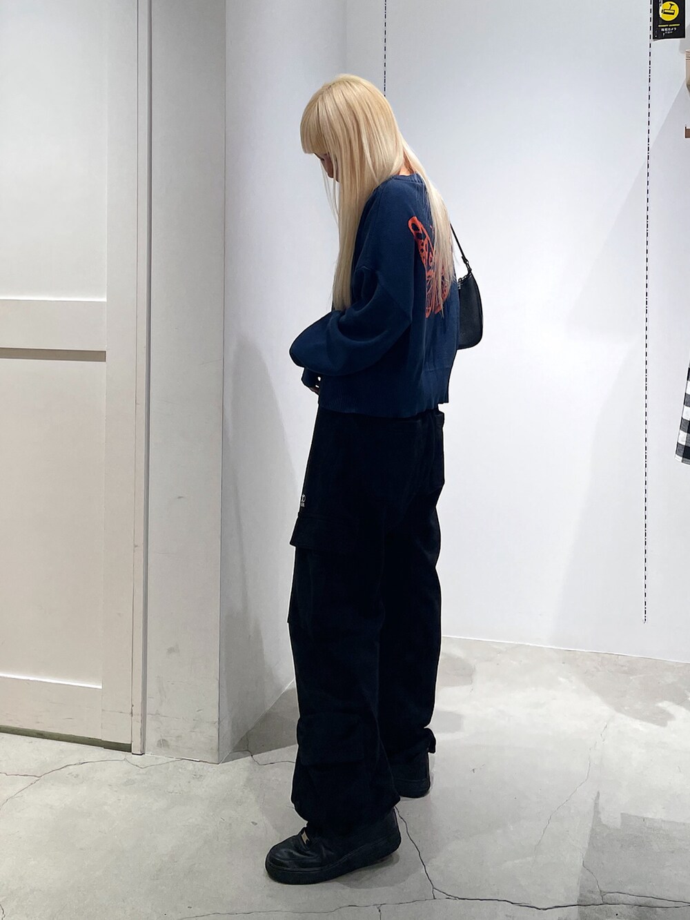 「x-girl、x-girl_ootd、エックスガール、ootd、コーデ、秋コーデ、秋、ストリートコーデ、メンズライクコーデ、Knit、スウェットパンツ、カジュアルファッション」｜「X-girlのMULTI POCKET SWEAT PANTS（スウェットパンツ、ブラック系）」を使った、RUIさん（レディース・160cm）の秋コーディネートの2枚目の写真
