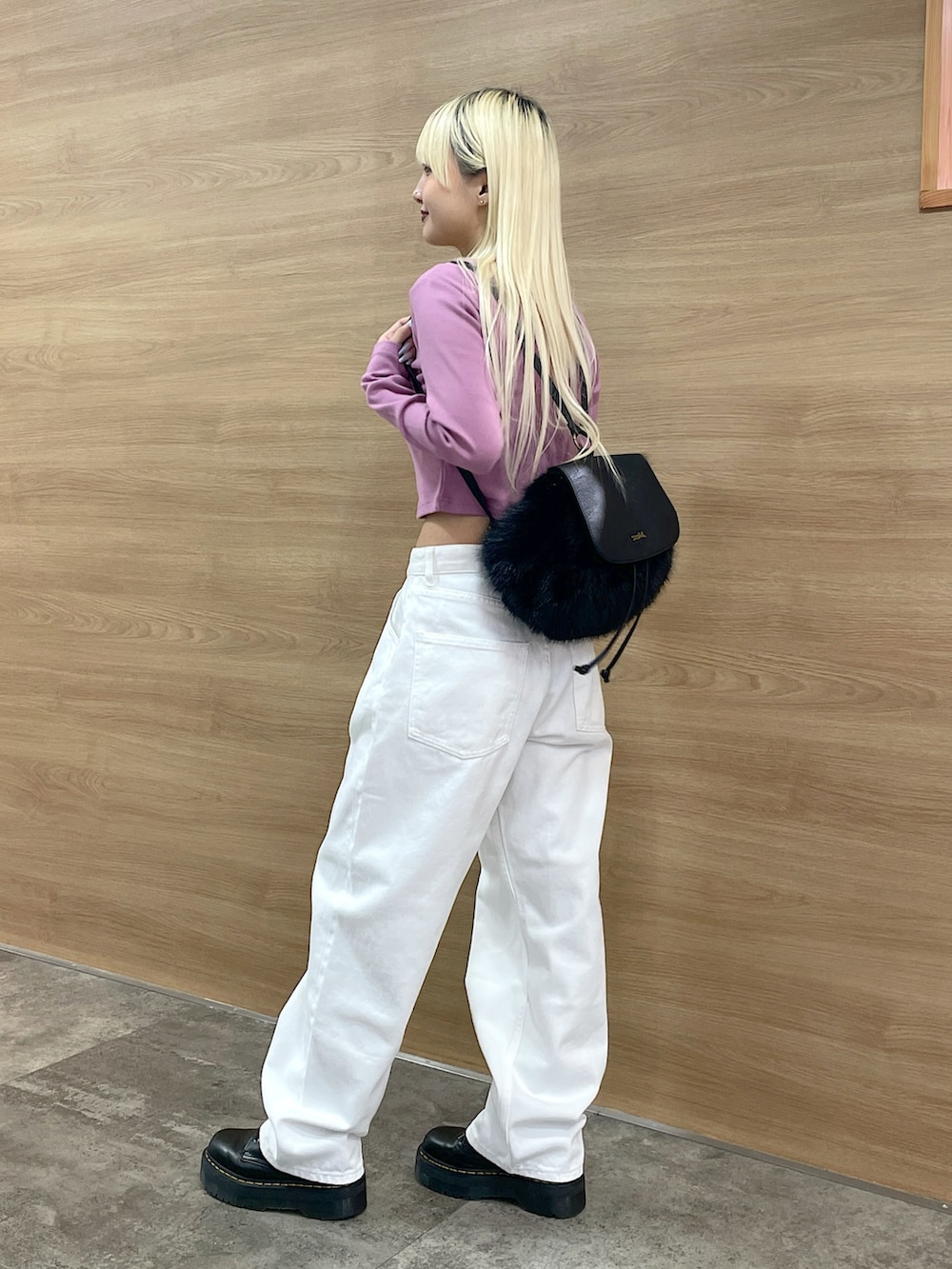 「x-girl、Xgirl_ootd、エックスガール、秋コーデ、2024秋新作、2024冬の新作、カットソー、pink、テーパードパンツ、カラーコーデ、着回しコーデ、お出かけコーデ、トレンドファッション、デニムパンツ」｜「X-girlのSTAR LOGO L/S BABY TEE（Tシャツ/カットソー、ピンク系）」を使った、RUIさん（レディース・160cm）の秋コーディネートの2枚目の写真