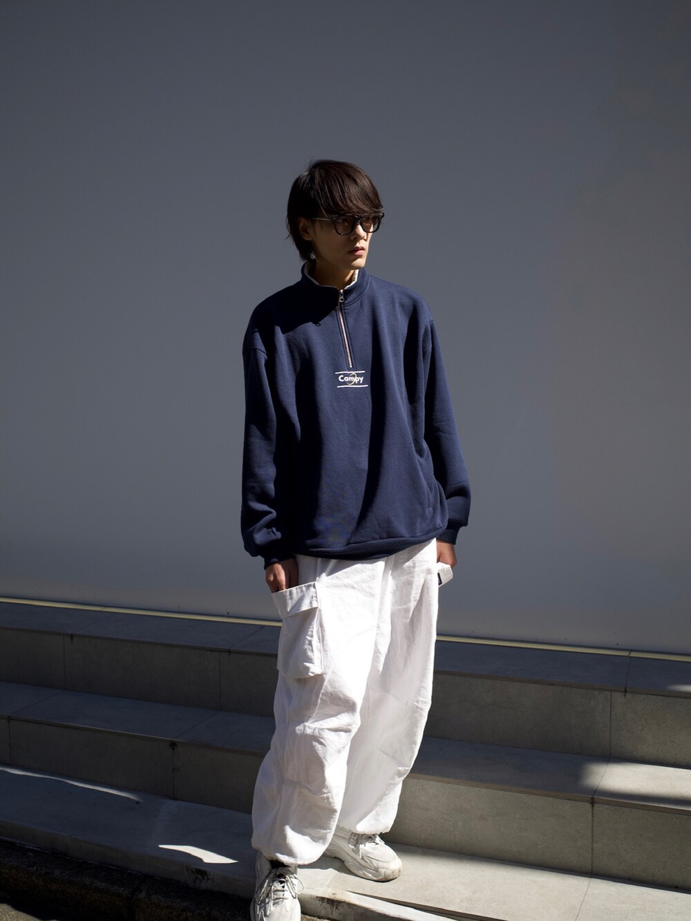 「未来のWEARISTAプロジェクト」｜「COUROのハーフジップスウェット（スウェット、ブルー系）」を使った、Jinさん（メンズ・180cm）の秋コーディネートの2枚目の写真