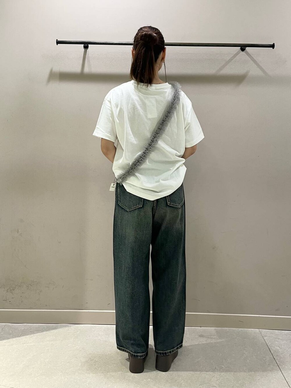 「差し色コーデ、アウトドア、体型カバー、ローリーズスタイル_LOWRYS FARM」｜「LOWRYS FARMのカンドウフィットニットサンダル　106314（サンダル、ブラウン系）」を使った、sakiさん（レディース・157cm）の夏コーディネートの2枚目の写真