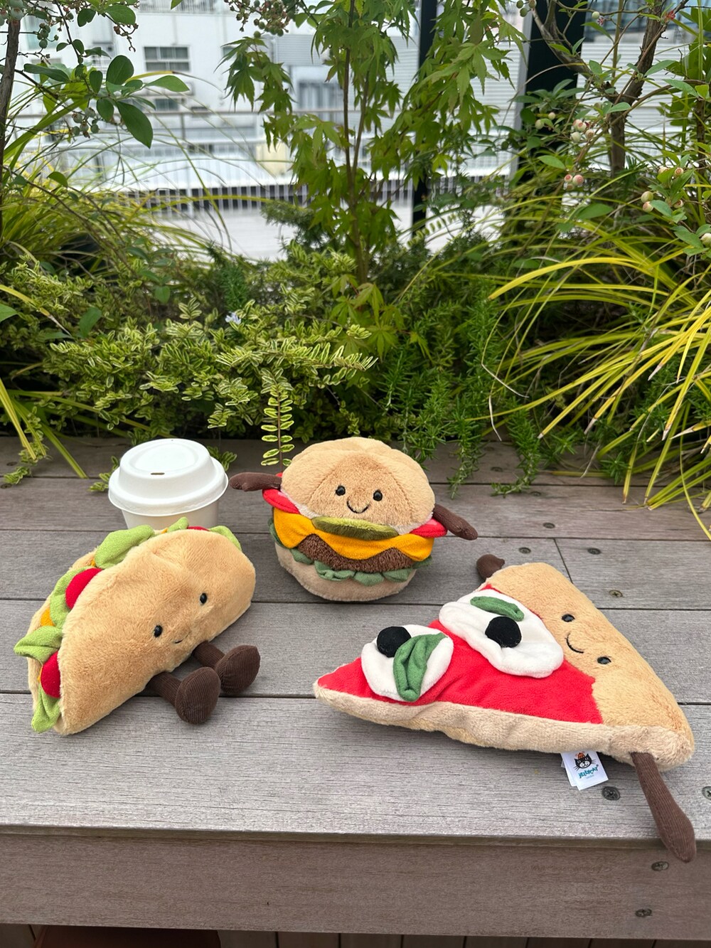 「BIRTHDAY BAR、jellycat、ベビー、ベビーアイテム、雑貨、ギフト、インテリア雑貨、シンプルコーデ、カジュアルコーデ、高身長女子、高身長、オフィスカジュアル」｜「BIRTHDAY BARのJELLYCAT Amuseable Burger ハンバーガー ぬいぐるみ（フィギュア、その他）」を使った、Konomiさん（骨格ナチュラル・レディース・170cm）の夏コーディネートの3枚目の写真