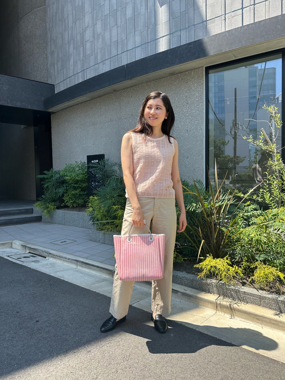 「COMPTOIR DES COTONNIERSのアイテム（トップス、ピンク系）」を使った、Konomiさん（骨格ナチュラル・レディース・170cm）の夏コーディネートの2枚目の写真