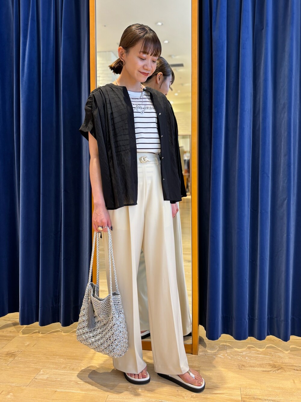 「カジュアル、カジュアルコーデ、シンプルコーデ、シンプル、大人カジュアル、シアーシャツ、Tシャツ、ボーダー、ボーダーワンピース、休日スタイル、おでかけコーデ、夏コーデ、オトナ女子、ボーダートップス」｜「MICO COULIERの麻調シアーギャザーブラウス（シャツ/ブラウス、ブラック系）」を使った、miyuさん（骨格ウェーブ・レディース・159cm）の春コーディネートの5枚目の写真