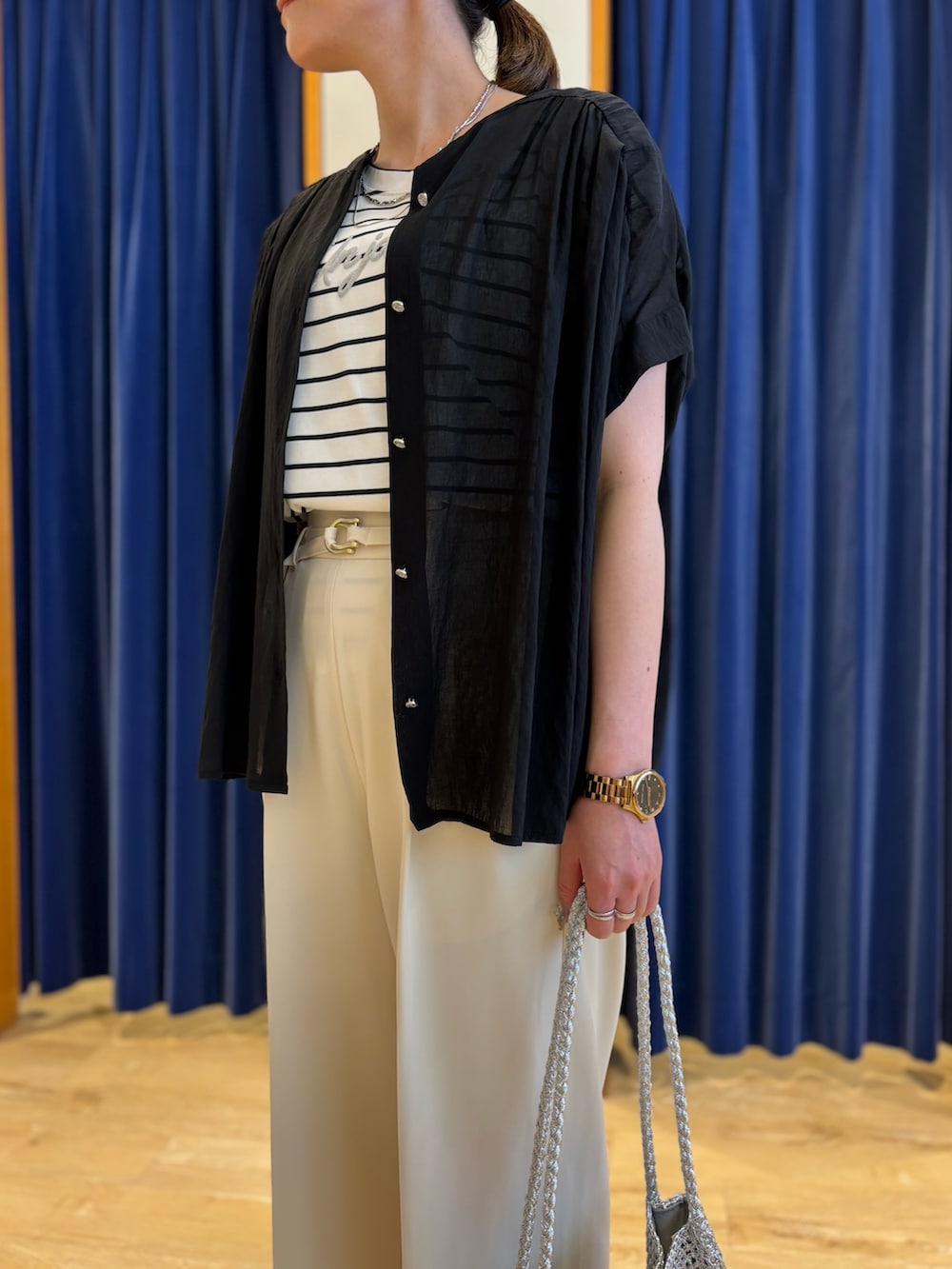 「カジュアル、カジュアルコーデ、シンプルコーデ、シンプル、大人カジュアル、シアーシャツ、Tシャツ、ボーダー、ボーダーワンピース、休日スタイル、おでかけコーデ、夏コーデ、オトナ女子、ボーダートップス」｜「MICO COULIERの麻調シアーギャザーブラウス（シャツ/ブラウス、ブラック系）」を使った、miyuさん（骨格ウェーブ・レディース・159cm）の春コーディネートの7枚目の写真