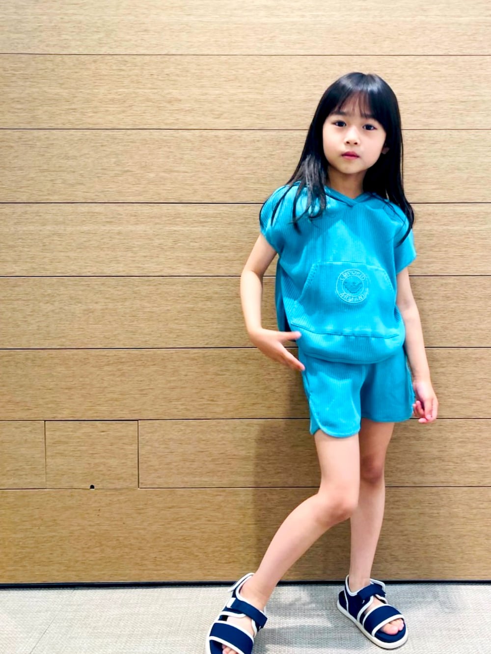 「スポーツミックス、夏コーデ、サンダル、EMPORIO ARMANI、GIORGIO ARMANI、armaniexchange」｜「EMPORIO ARMANIのアイテム（スーツセット、ブルー系）」を使った、EAJr名古屋タカシマヤさん（キッズ・125cm）の春コーディネートの2枚目の写真