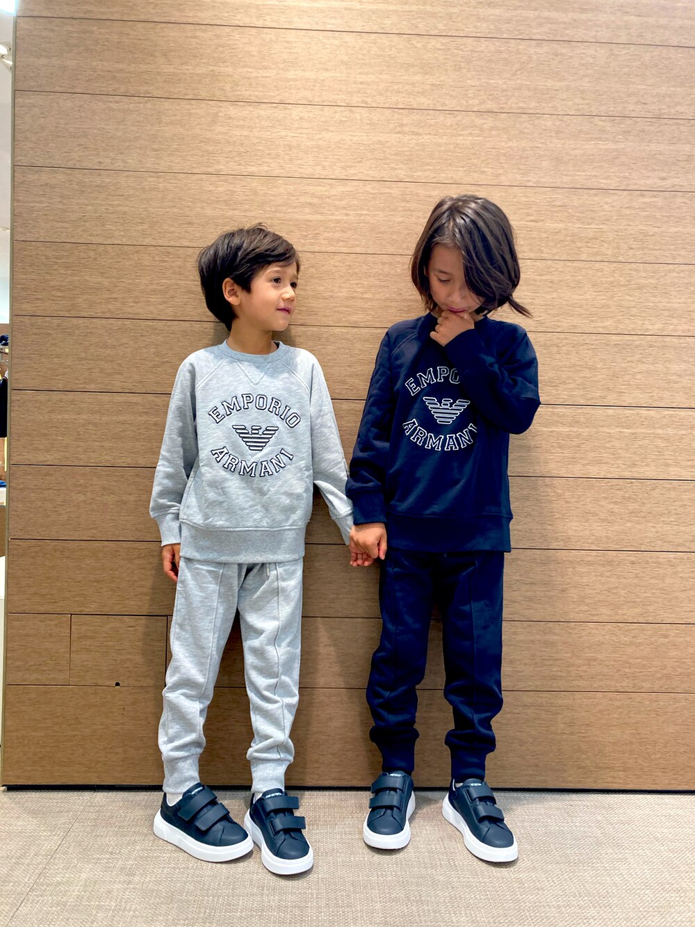 「休日スタイル、キッズコーデ、ジュニア、子供コーデ、男の子コーデ」｜「EMPORIO ARMANIのアイテム（ジャージ、ブルー系）」を使った、EAJr名古屋タカシマヤさん（キッズ・130cm）の夏コーディネートの3枚目の写真