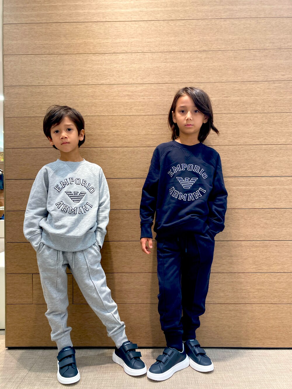 「休日スタイル、キッズコーデ、ジュニア、子供コーデ、男の子コーデ」｜「EMPORIO ARMANIのアイテム（ジャージ、ブルー系）」を使った、EAJr名古屋タカシマヤさん（キッズ・130cm）の夏コーディネートの2枚目の写真