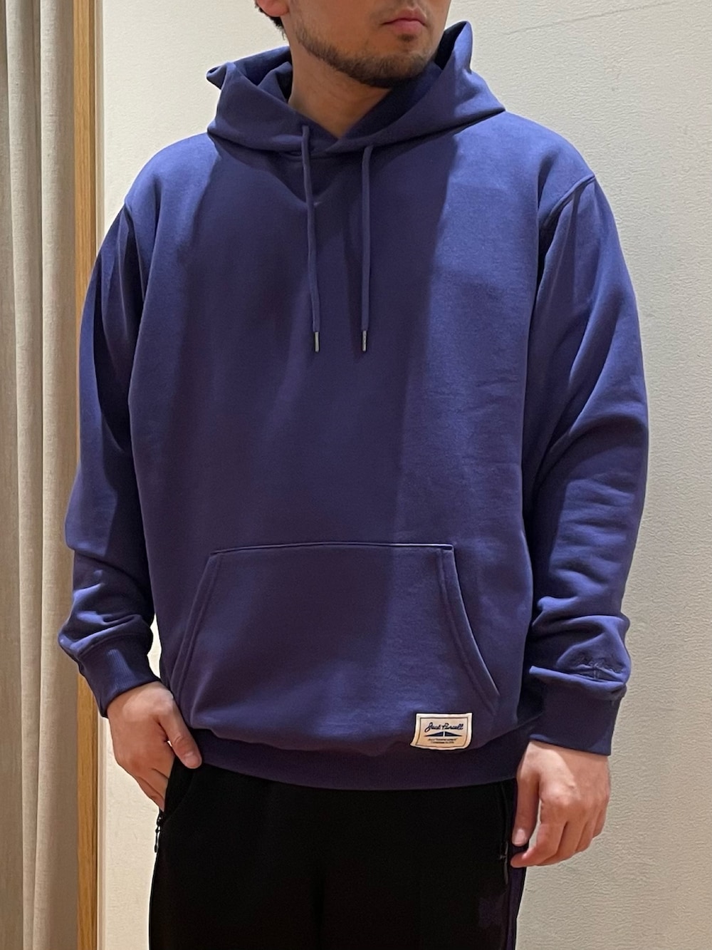 「トラックパンツ、スウェット、パーカー、コンバース、ジャックパーセル、スポーツミックス、古着MIX、パーカーコーデ、スウェットコーデ」｜「JACK PURCELLの【Jack Purcell/ジャックパーセル】コーマ裏毛フーディ スウェットプルオーバーパーカー（パーカー、ブルー系）」を使った、shouen392さん（メンズ・166cm）の冬コーディネートの2枚目の写真