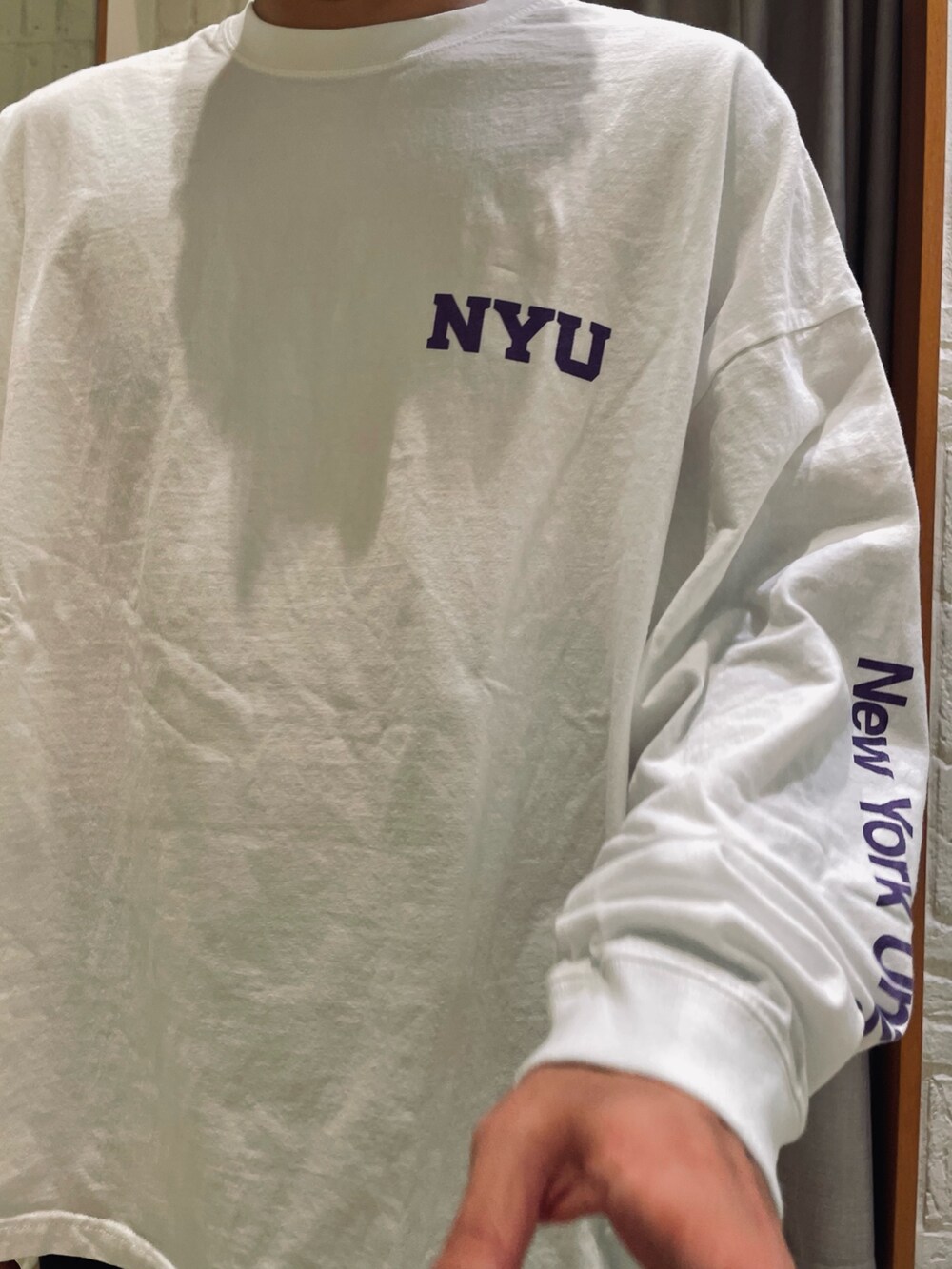 「秋服準備はじめました、今日のコーデ、デニム、リラックススタイル、夏コーデ、Tシャツ、ラフ、サンダルコーデ、メンズファッション、ビッグT、古着MIX、ロンT、ストリート」｜「GOOD ROCK SPEEDの【GOOD ROCK SPEED/グッドロックスピード】別注 カレッジロゴ ロンT（Tシャツ/カットソー、ホワイト系）」を使った、shouen392さん（メンズ・166cm）の夏コーディネートの3枚目の写真