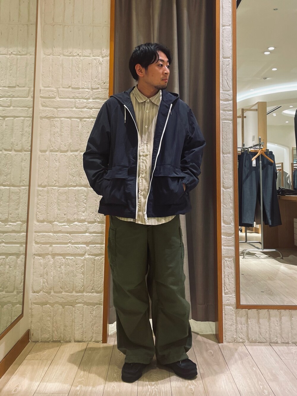 「休日スタイル、古着MIX、きれいめカジュアル、カジュアルコーデ、シャツスタイル、秋コーデ、おでかけコーデ、アースカラー、カーゴパンツコーデ、カーゴパンツ、シャツ」｜「GLOSTERの【GLOSTER/グロスター】60/40 マリンジップパーカー（ブルゾン、ブルー系）」を使った、shouen392さん（メンズ・166cm）の秋コーディネートの2枚目の写真