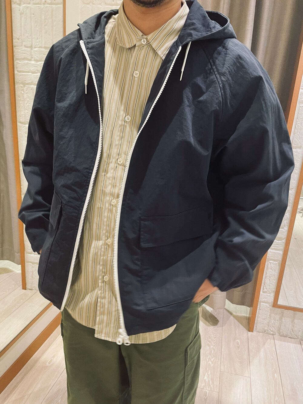 「休日スタイル、古着MIX、きれいめカジュアル、カジュアルコーデ、シャツスタイル、秋コーデ、おでかけコーデ、アースカラー、カーゴパンツコーデ、カーゴパンツ、シャツ」｜「GLOSTERの【GLOSTER/グロスター】60/40 マリンジップパーカー（ブルゾン、ブルー系）」を使った、shouen392さん（メンズ・166cm）の秋コーディネートの3枚目の写真