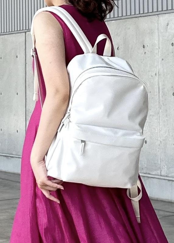 「ROPÉ_2BUY、夏コーデ、デートコーデ、お出かけコーデ、旅行コーデ、推し活コーデ、女子会コーデ、ROPÉ、ナチュラル、イエベ秋、ノーマル、ワンピース、バッグ、バックパック/リュック、GGE25230」｜「E'PORの【E'POR】【A4/PC対応・撥水・軽量】Pac Sac（ パックサック ）/WEB掲載（バックパック/リュック、ホワイト系）」を使った、Mさん（レディース・161cm）の夏コーディネートの5枚目の写真