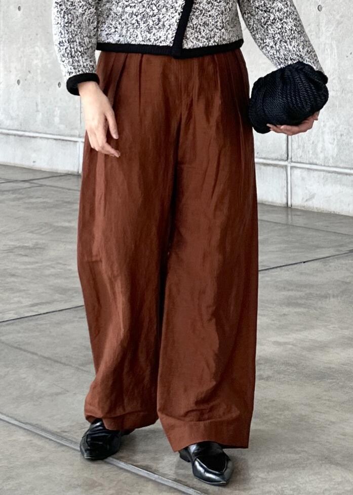 「初春コーデ、春コーデ、デートコーデ、お出かけコーデ、旅行コーデ、女子会コーデ、パンツスタイル、ROPÉ、ナチュラル、イエベ秋、ノーマル、ジャケット/アウター、その他アウター、パンツ、バッグ」｜「ROPE'のスパンコールミックスノーカラーニットジャケット/洗える（その他アウター、ブラック系）」を使った、Mさん（レディース・161cm）の春コーディネートの5枚目の写真
