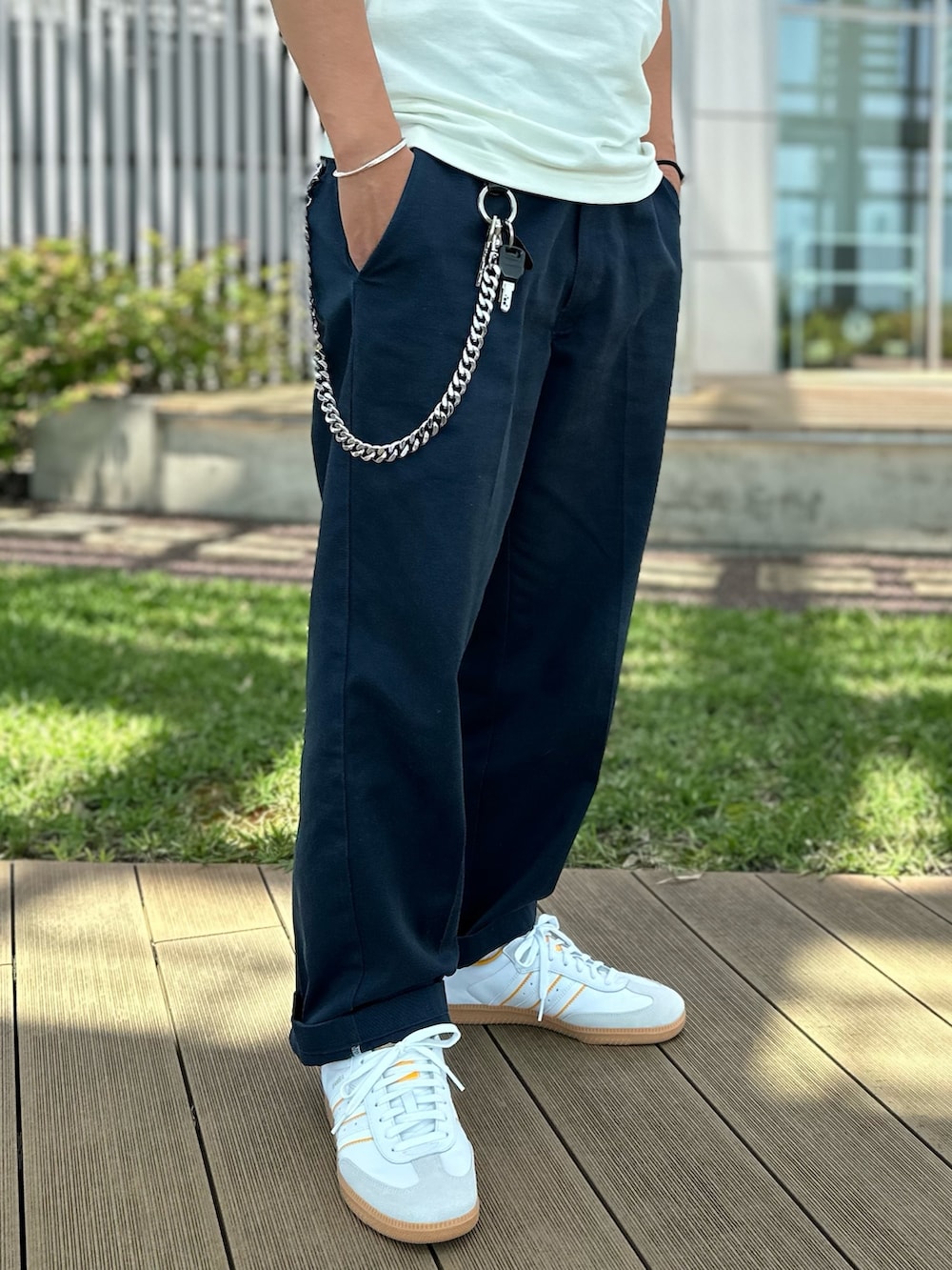 80s プレミアム スリーストライプス 半袖Tシャツのアディダスコーデ