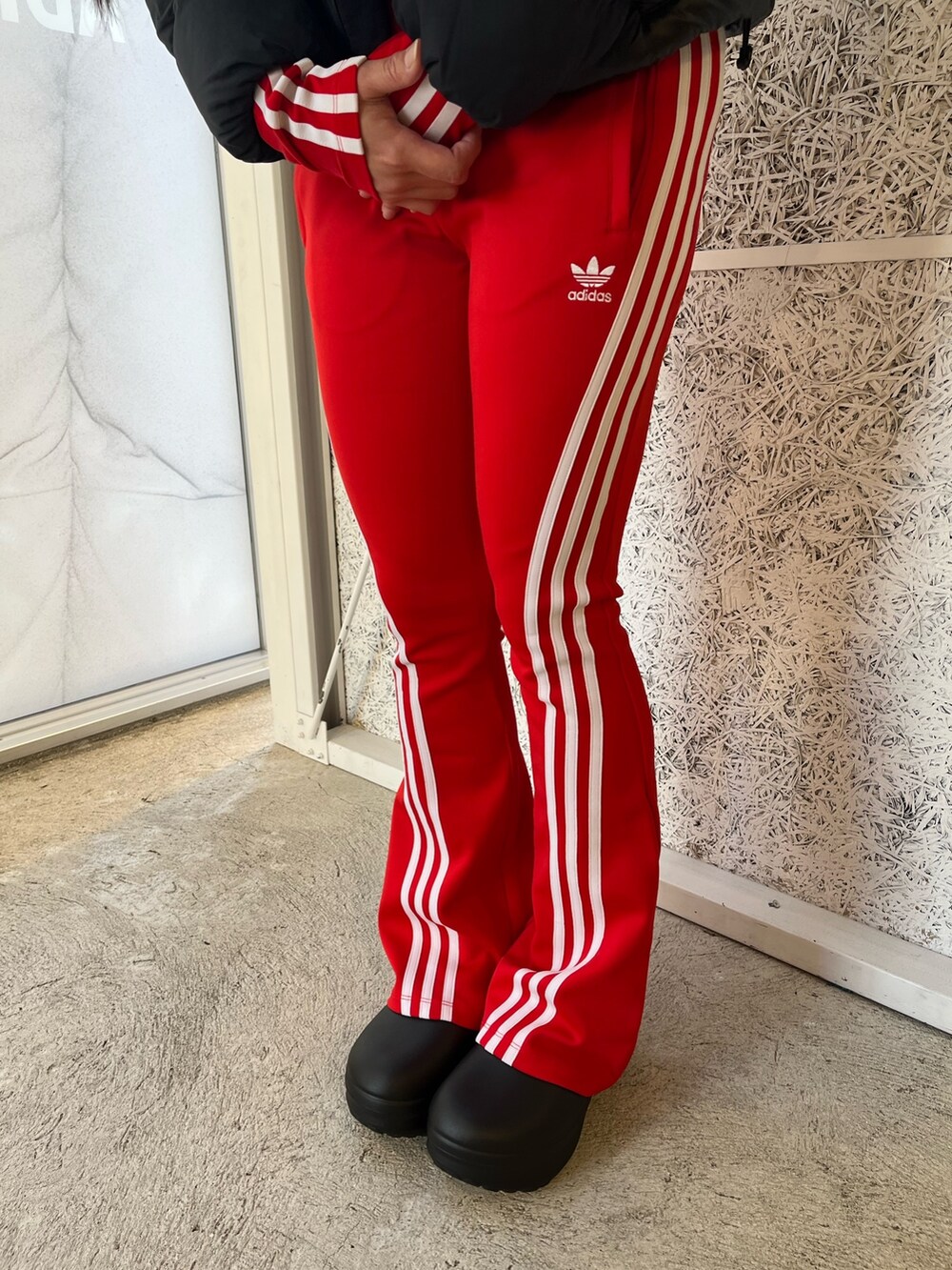 AA(アディダス オリジナルスショップ 心斎橋)｜adidasのパンツを使った