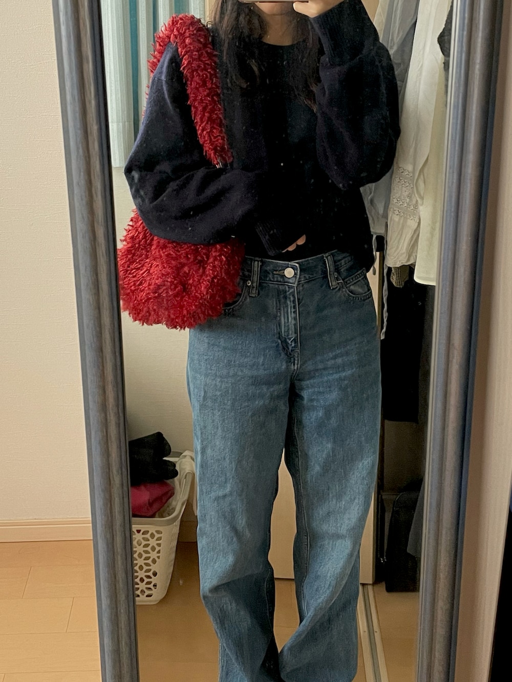 「TINA:JOJUN」｜「UNIQLOのアイテム（デニムパンツ、ブルー系）」を使った、Sakiさん（レディース・157cm）の冬コーディネートの2枚目の写真