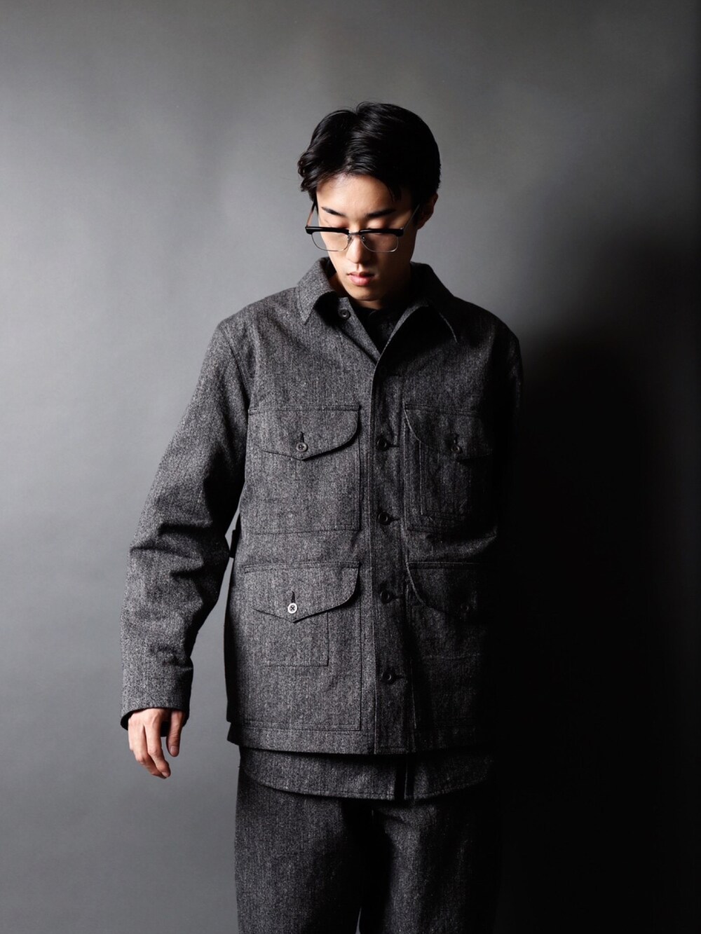 「スニーカー、セットアップ、military、ハイカットスニーカー、LANTIKI、乱痴気、gorschthemerrycoachman、gorsch」｜「乱痴気の【Military】Czech Sneaker（スニーカー、ブラック系）」を使った、乱痴気さん（メンズ・175cm）の秋コーディネートの4枚目の写真