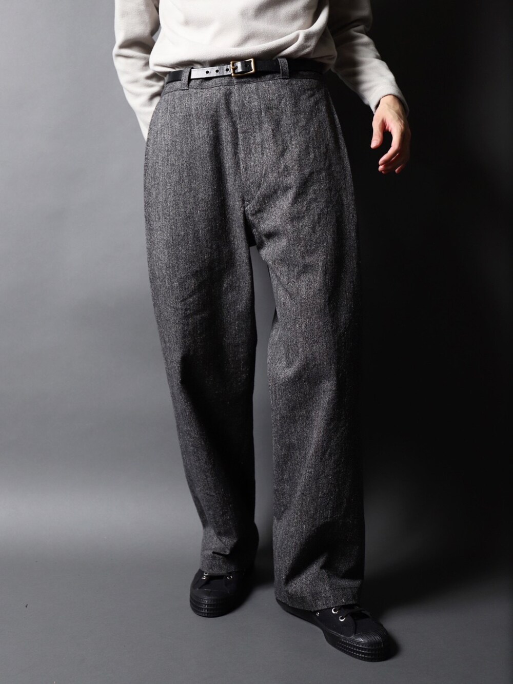 「スニーカー、セットアップ、military、ハイカットスニーカー、LANTIKI、乱痴気、gorschthemerrycoachman、gorsch」｜「乱痴気の【Military】Czech Sneaker（スニーカー、ブラック系）」を使った、乱痴気さん（メンズ・175cm）の秋コーディネートの2枚目の写真