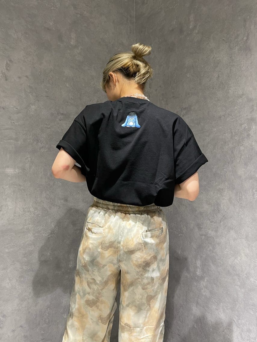 ブラック系のTシャツ/カットソー、その他のその他パンツを着用したレディースの夏コーディネートの4枚目の写真