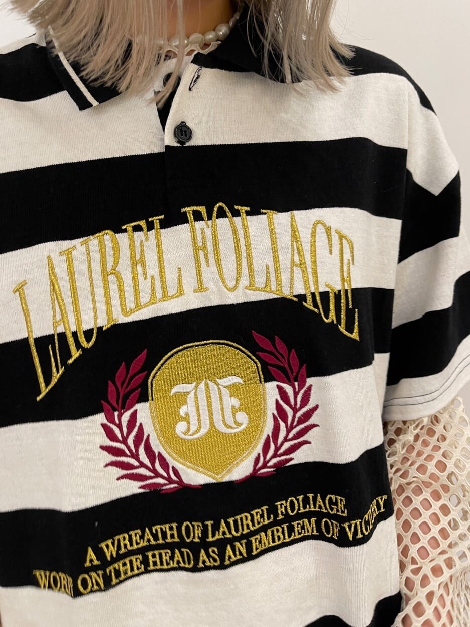 ホワイト系のTシャツ/カットソー、ブラック系のTシャツ/カットソー、ピンク系のスラックスを着用したレディースの春コーディネートの6枚目の写真