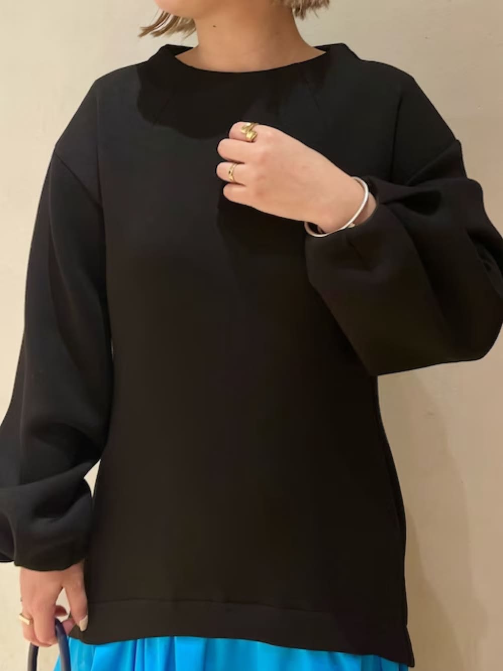 その他のワンピースを着用したレディースの秋コーディネートの5枚目の写真