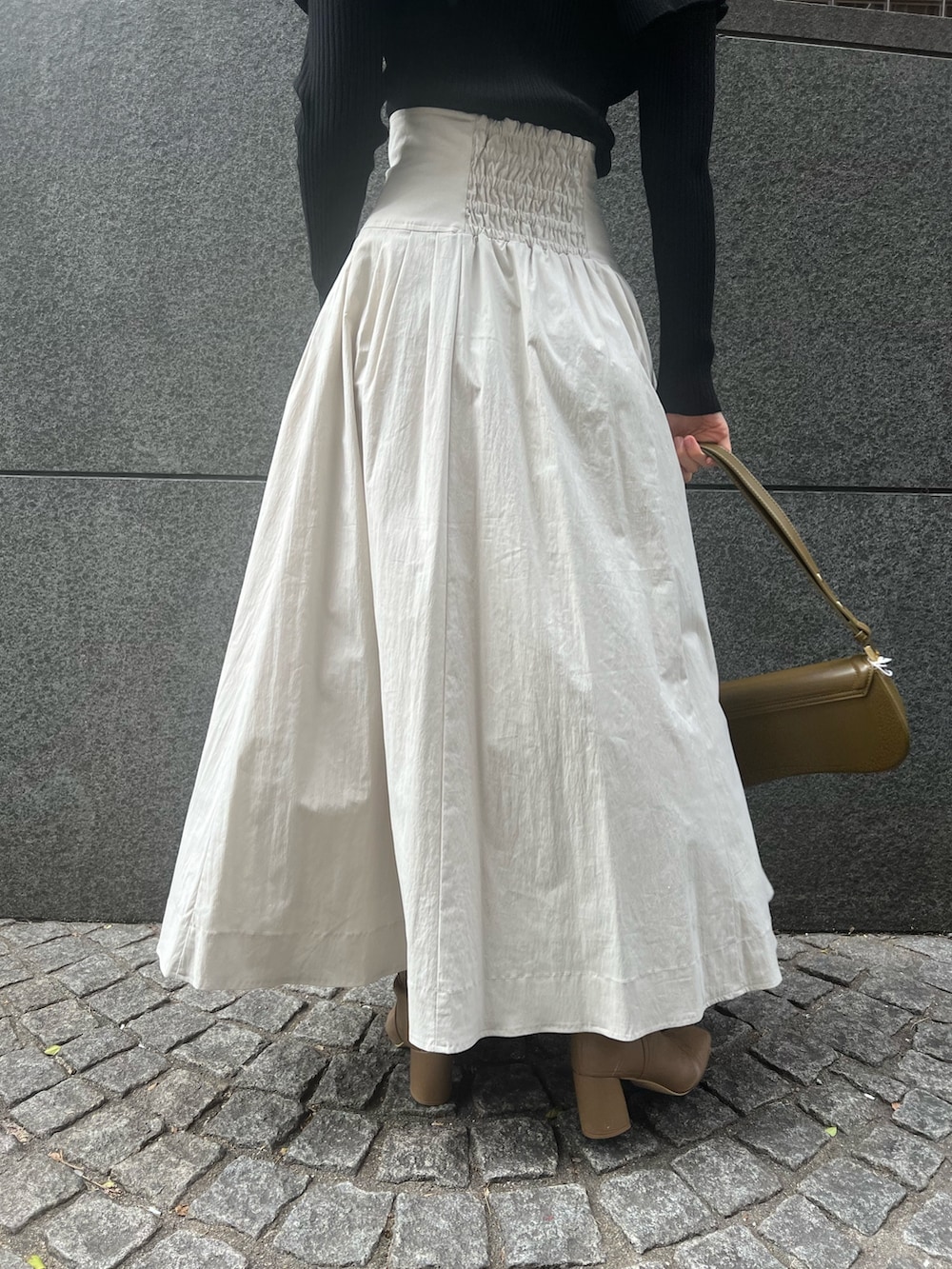 「LAGUNAMOONのCHNラクーンニットカーディガン(カーディガン/ボレロ、ホワイト系)」を使った、RUNA ONISHIさん(レディース・163cm)の冬コーディネートの10枚目の写真