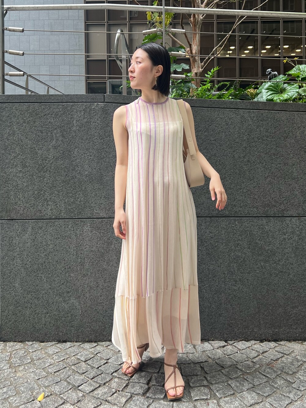 「LAGUNAMOONのナローストラップサンダル（サンダル、イエロー系）」を使った、RUNA ONISHIさん（レディース・163cm）の春コーディネートの3枚目の写真