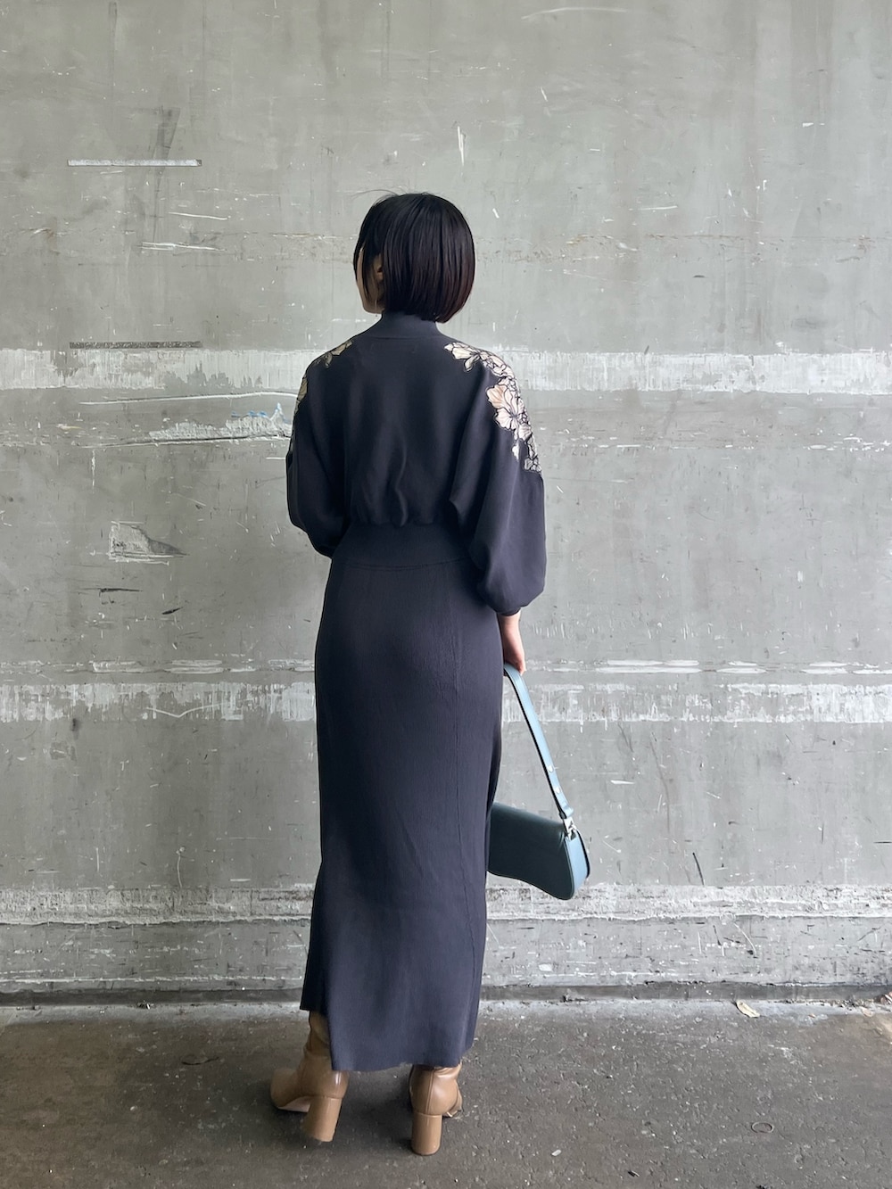 「JW PEIの【JWPEI】Joy ショルダーバッグ（ショルダーバッグ、ブルー系）」を使った、RUNA ONISHIさん（レディース・163cm）の冬コーディネートの2枚目の写真