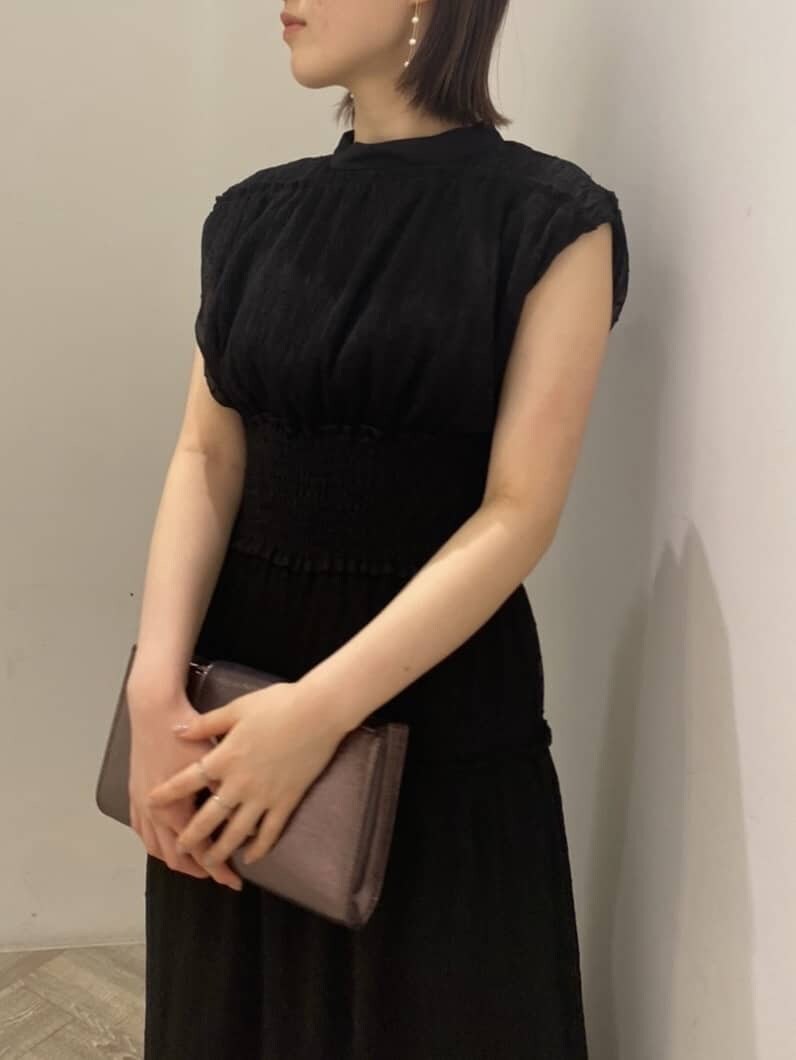 その他のその他シューズ、その他のハンドバッグ、ブラック系のドレスを着用したレディースの夏コーディネートの4枚目の写真